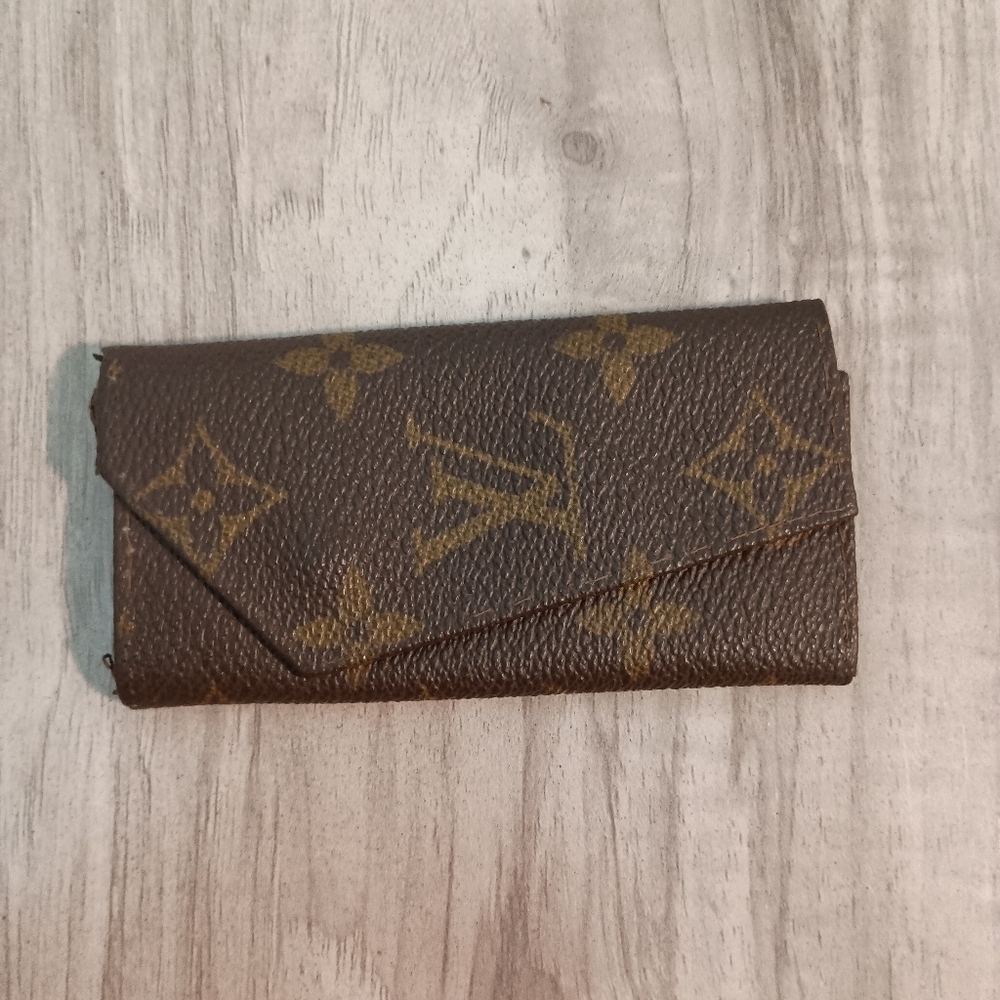 Louis Vuitton Amiet Monogram Signature Design LV Logo 4 Key Holder